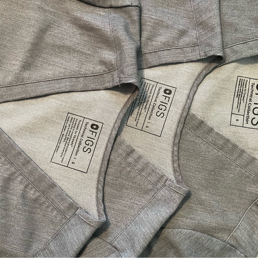 3 Figs scrub tops in Small.